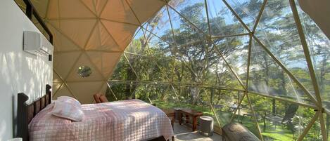 1 bedroom, premium bedding, minibar, in-room safe