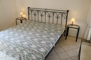 2 bedrooms, free WiFi - Holiday apartment with lake view (Cisano)