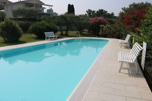 Pool - Holiday apartment with lake view (Cisano)