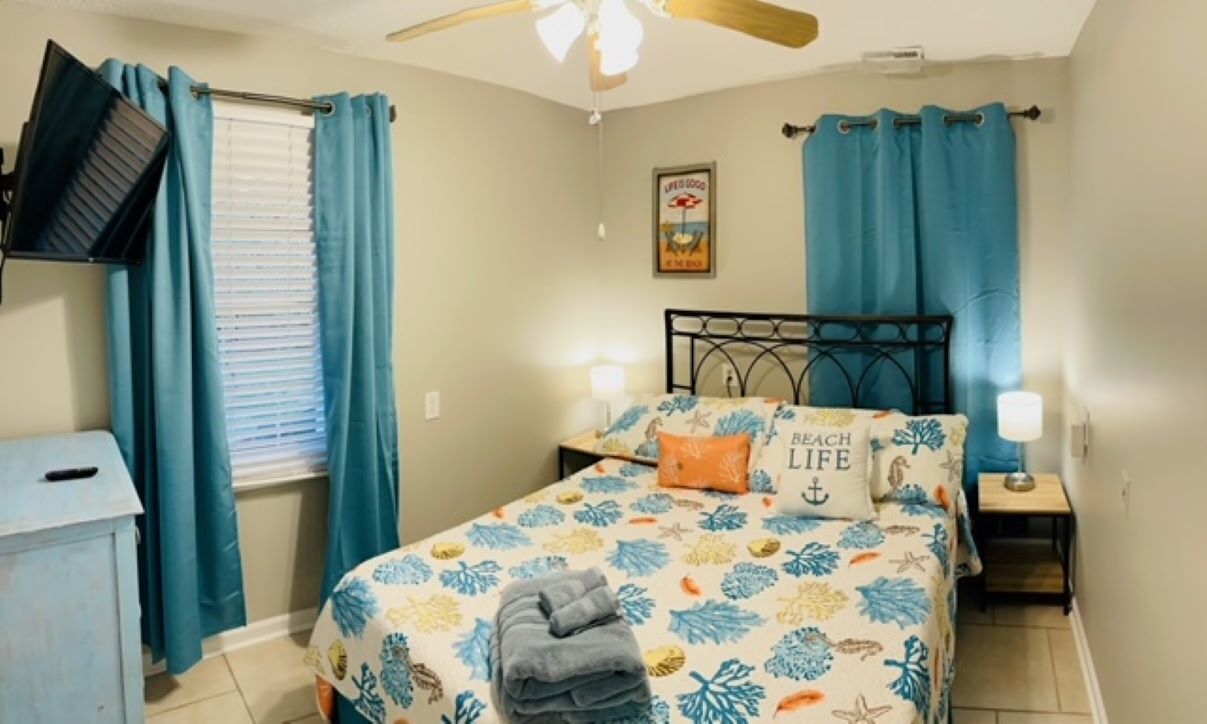 3 bedrooms, desk, iron/ironing board, free WiFi