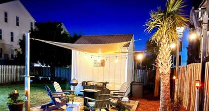 30 Sec. to Beach, Sun, Sand & Waves & a Family & Pet Friendly Fenced Backyard