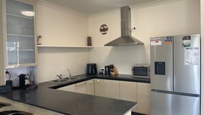 Kühlschrank, Mikrowelle, Ofen