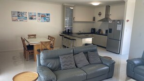 TV - Welcome to Sandpiper Escape (Unit 47 Seafront Estate), located within a stunning complex right in th (Jurien Bay)