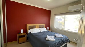 3 bedrooms, WiFi, bed sheets - Welcome to Sandpiper Escape (Unit 47 Seafront Estate), located within a stunning complex right in th (Jurien Bay)