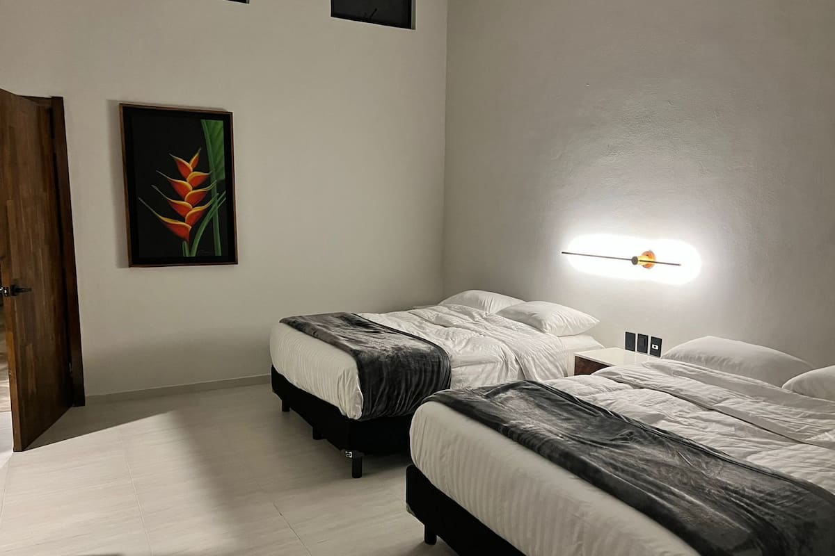 Deluxe Room | 1 bedroom, hypo-allergenic bedding, down comforters, memory foam beds