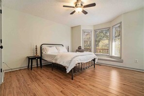 8 chambres, fer et planche à repasser, Wi-Fi, draps fournis