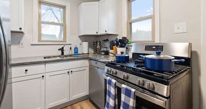 2 BD Home Fast Wi-Fi Wyandotte/Detroit River