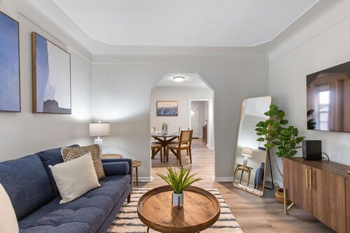 2 BD Home Fast Wi-Fi Wyandotte/Detroit River
