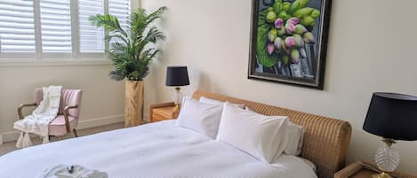 3 dormitoris, escriptori, planxa i posts de planxar i wifi gratuïta