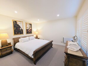 3 dormitorios, escritorio, tabla de planchar con plancha y wifi gratis