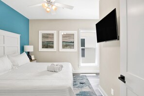 2 bedrooms, iron/ironing board, travel cot, free WiFi - Luxe Stay with Pool, Near Gulf Shores (Gulf Shore)