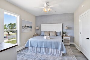 2 slaapkamers, een strijkplank/strijkijzer, reisbedje, gratis wifi