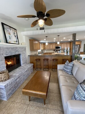 Smart-TV, Kamin, Drucker