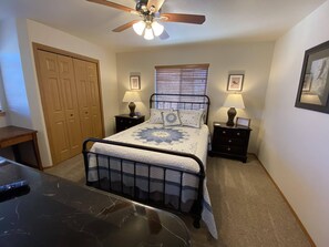 2 bedrooms, desk, iron/ironing board, WiFi