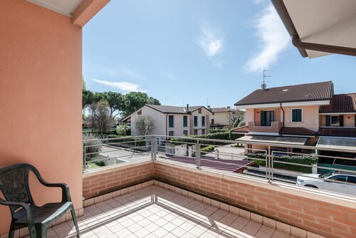 GuestHost - Cozy villa on two floors of about 150 sqm perfect for 7 people.The villa is located in a quiet residential area in the heart of nature in the Euganean Hills and a short walk from the wonderful spa of Abano and the historic center of Abano Ter