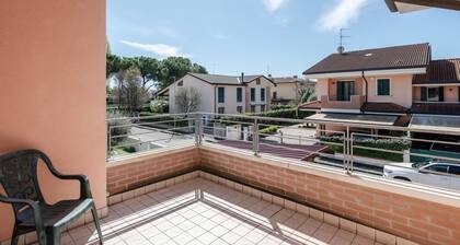 GuestHost - Cozy villa on two floors of about 150 sqm perfect for 7 people.The villa is located in a quiet residential area in the heart of nature in the Euganean Hills and a short walk from the wonderful spa of Abano and the historic center of Abano Ter