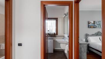 Doccia, asciugacapelli, bidet