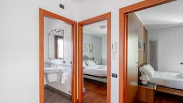 3 habitaciones, tabla de planchar con plancha y internet