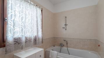 Doccia, asciugacapelli, bidet