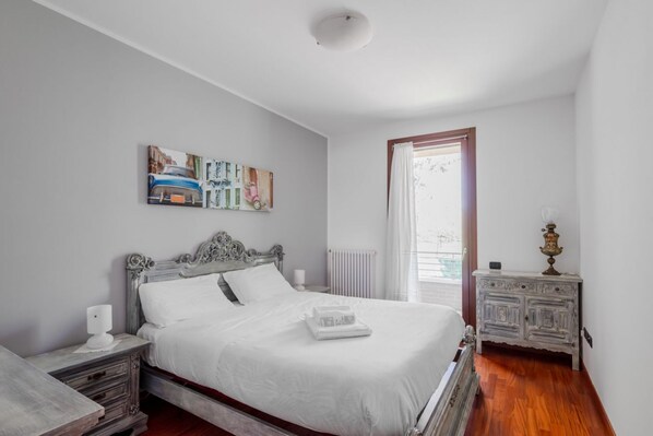 3 Schlafzimmer, Zimmersafe, Bügeleisen/Bügelbrett, Internetzugang