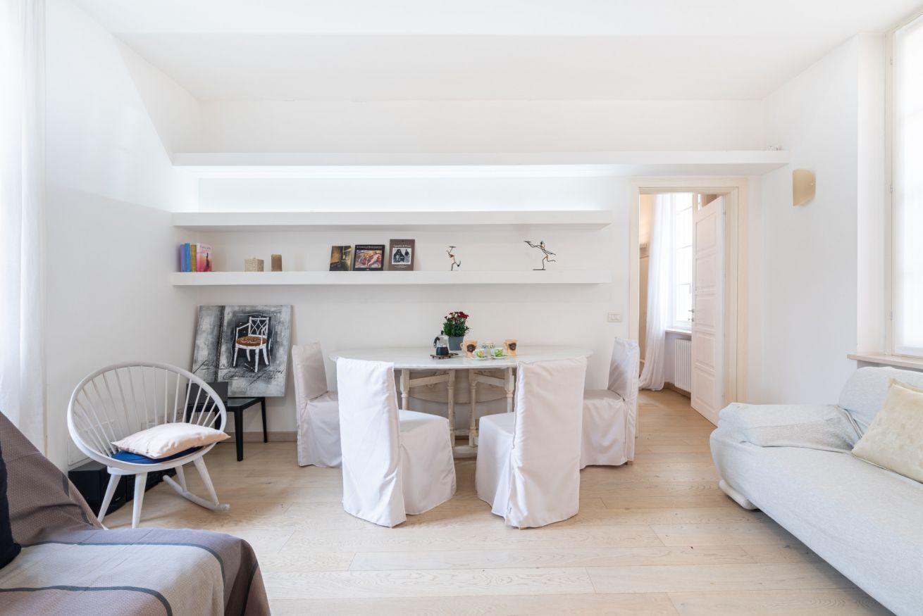 Guesthost - Comfortable Apartment Located On The Second Floor, Of Three In Total, Of A Walk-up Building.in 90 Square Meters Of Space It Comfortably Accommodates 4 People With A Double Bedroom And A Single Sofa Bed In The Living Room.the Property Is Locat - Parma