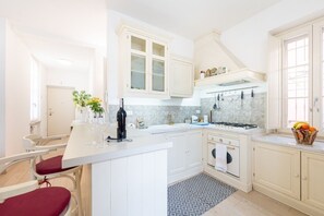 Kühlschrank, Ofen, Herdplatte, Geschirrspüler