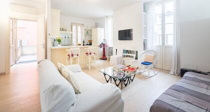 GuestHost - Comfortable apartment located on the second floor, of three in total, of a walk-up building.In 90 square meters of space it comfortably accommodates 4 people with a double bedroom and a single sofa bed in the living room.The property is locat