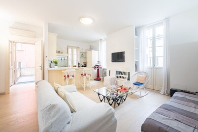 GuestHost - Comfortable apartment located on the second floor, of three in total, of a walk-up building.In 90 square meters of space it comfortably accommodates 4 people with a double bedroom and a single sofa bed in the living room.The property is locat
