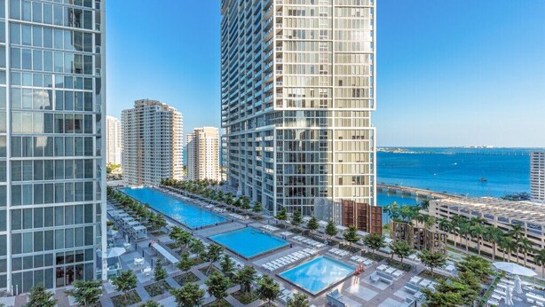 A high-rise hotel with multiple swimming pools, a marina, and a clear view of the sea. - Studio in Miami/Brickell Business District-ICON Residences (Miami)