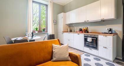 Comfortable apartment located on the second floor, of four in total, of a 1930/40s building with no elevator.In 75 square meters of space it comfortably accommodates four people with one bedroom with a double bed and one bedroom with two single beds.It i