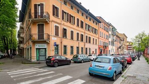 A street with parked cars, a pedestrian crossing, and multi-story buildings with balconies. - Comfortable apartment located on the second floor, of four in total, of a 1930/40s building with no elevator.In 75 square meters of space it comfortably accommodates four people with one bedroom with a double bed and one bedroom with two single beds.It i (Parma)