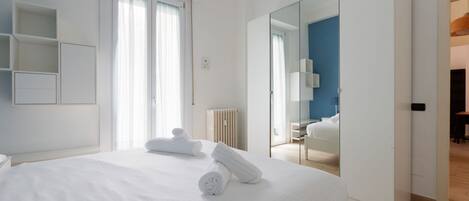 1 bedroom, desk, iron/ironing board, WiFi