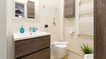 Doccia, asciugacapelli, bidet