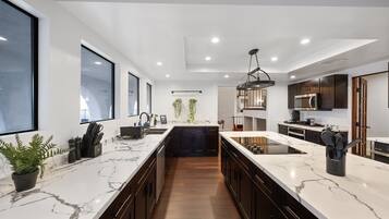 KĂŒhlschrank, Mikrowelle, Ofen, Herdplatte