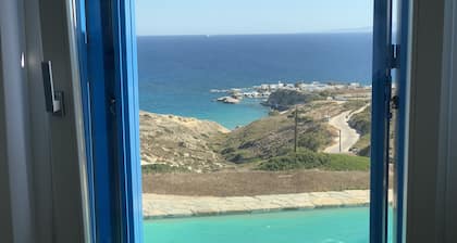 4-Bedroom Villa in Milos with stunning sea views overlooking Mandrakia Village