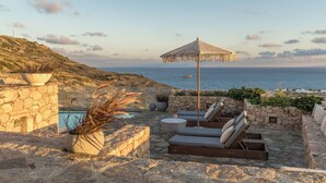 A coastal terrace with lounge chairs, a pool, and a view of the sea. - Private 1-Bedroom Villa Suite in Mandrakia with Swimming Pool (Mandrakia)
