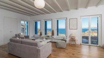 Smart TV, books, stereo