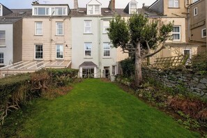Exterior - Sutherlands, Tenby - Six Bedroom Cottage, Sleeps 10 (Tenby)
