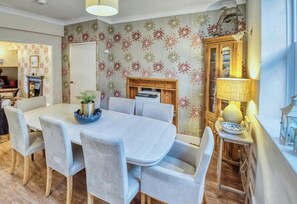 Dining - Sutherlands, Tenby - Six Bedroom Cottage, Sleeps 10 (Tenby)