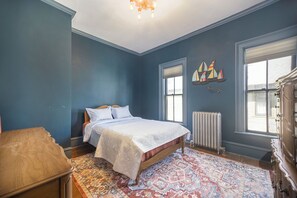 4 bedrooms, desk, iron/ironing board, free WiFi