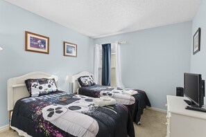 4 室のベッドルーム、デスク、アイロン / アイロン台、WiFi (無料)