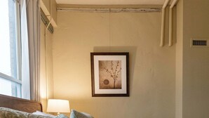 2 bedrooms, desk, iron/ironing board, free WiFi - Top Floor 2 Bedroom Loft Overlooking Downtown! (Springfield)