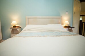 1 bedroom, free WiFi, bed sheets - The Coach House, New Quay (Cross Inn)