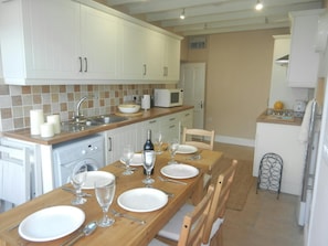 Fridge, microwave, oven, dishwasher - 3 Prospect Place, New Quay (New Quay)