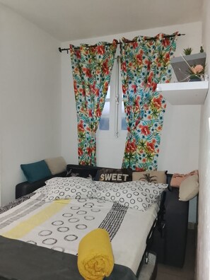 1 soverom, strykejern/-brett, wi-fi (inkludert) og sengetøy