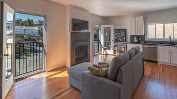 Suite, 1 King Bed with Sofa bed | Terrace/patio