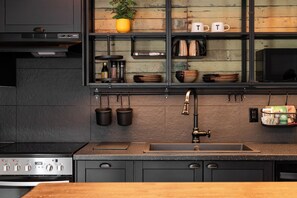 Suite, 1 Queen Bed | Private kitchen