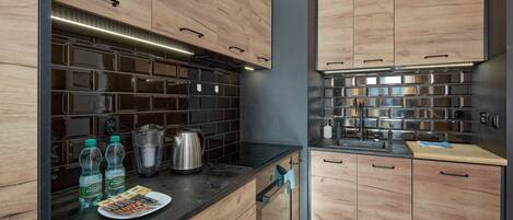 Fridge, oven, stovetop, dishwasher