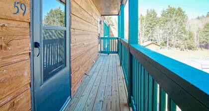 1Br: Studio Loft Ridgewood 59 Wood Fireplace, Washer and Dryer Full Kitchen