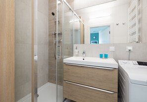 Bruser, hårtørrer, håndklæder